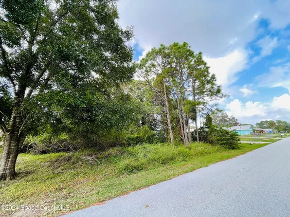 720 Glendale Ave NW, Palm Bay, FL 32907