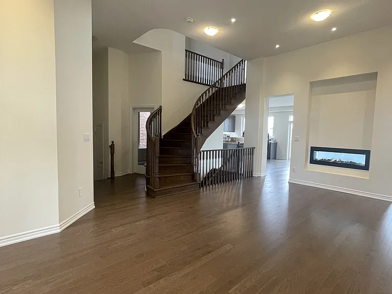 913 Rexton Dr — Photo 5