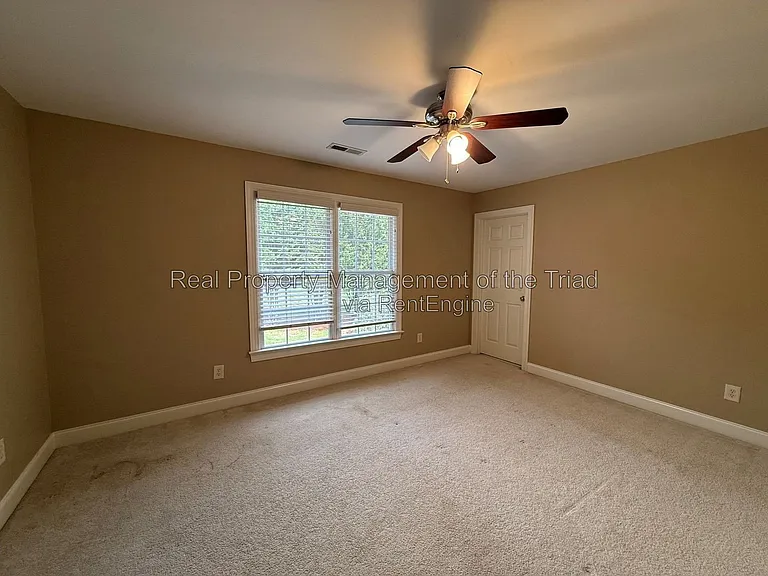 1016 Longhorn Ct — Photo 22