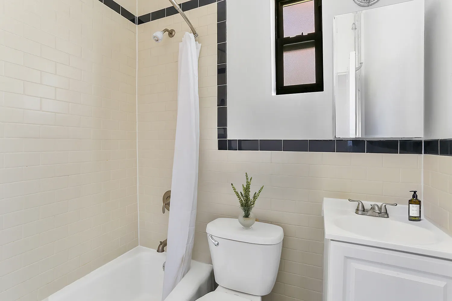 452 East 78th Street — Photo 4