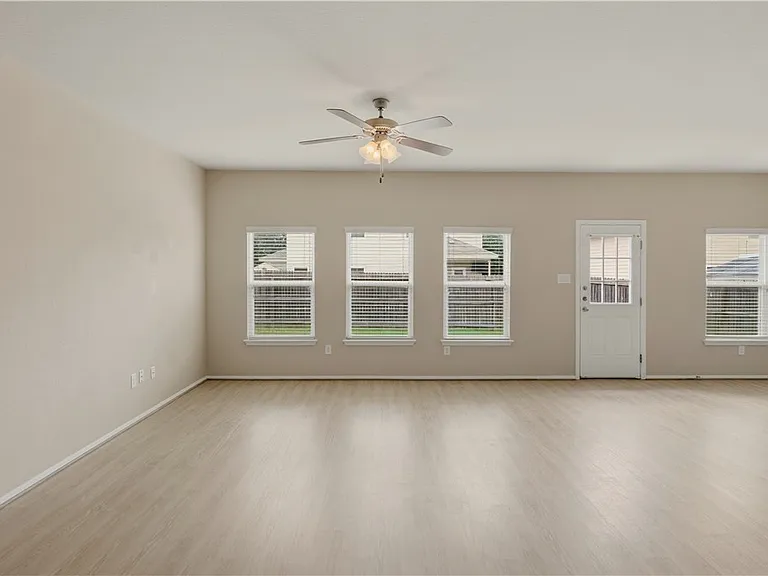140 Fabarm Ln — Photo 6