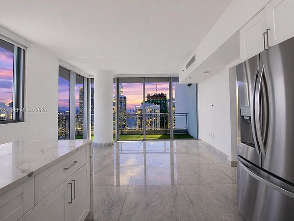 4th image of 92 SW 3rd St APT 4310