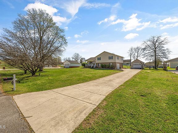 3rd image of 107 Steven Ln