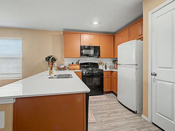 5th image of 1517 Oak Creek Dr