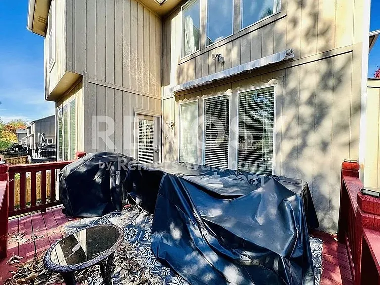15861 Linden St — Photo 35