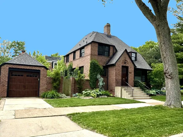 9205 S Hoyne Ave, Chicago, IL 60643