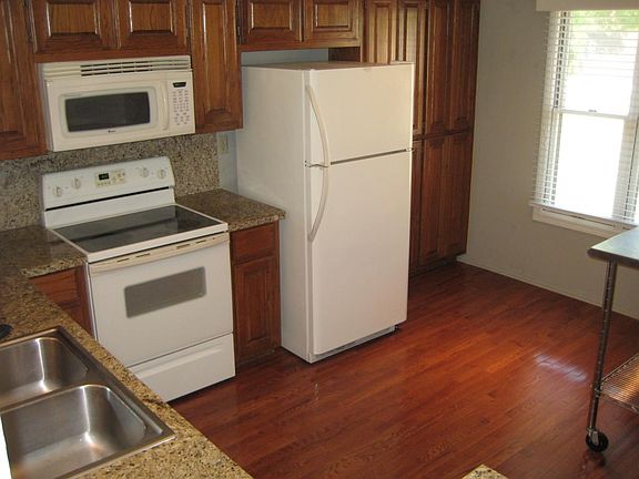 4th image of 22 Walter Dr