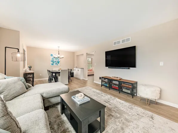 5475 South Overlook DRIVE, New Berlin, WI 53146