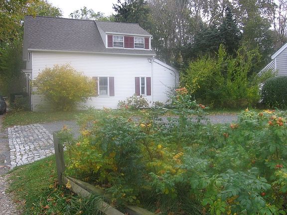 parking for 4+ cars!