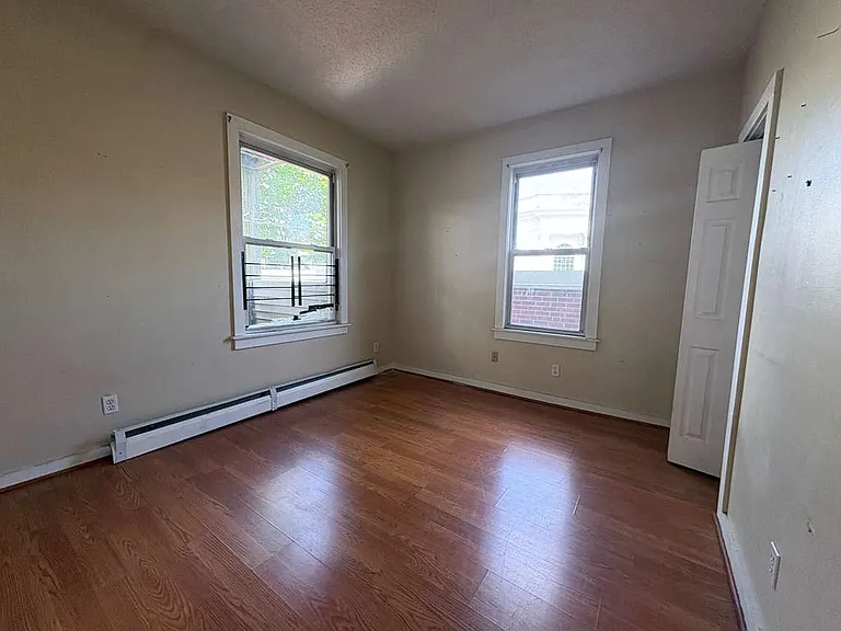 59 Derby Ave #2R — Photo 3