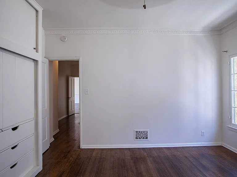 1250 N Flores St — Photo 11