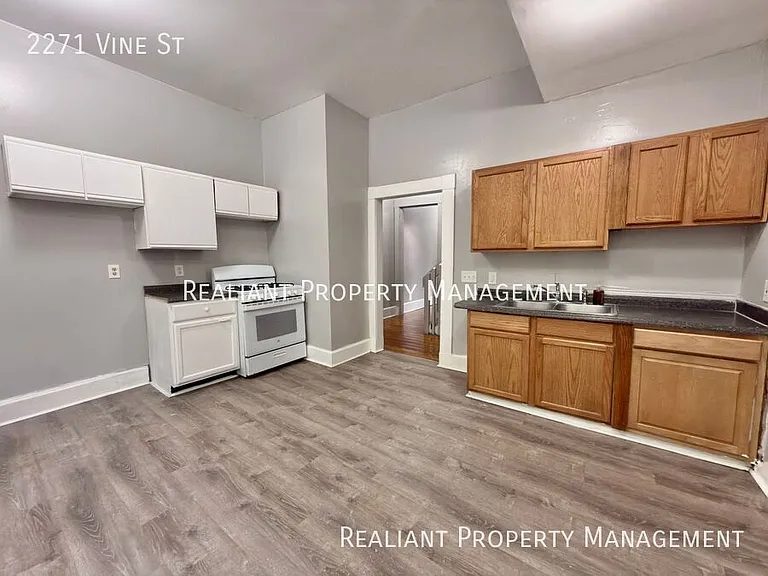 2271 Vine St — Photo 7
