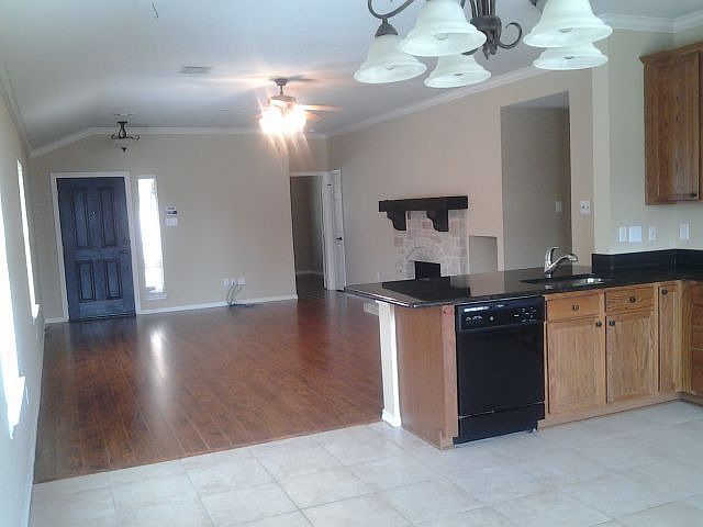 Entry-Family-Kitchen