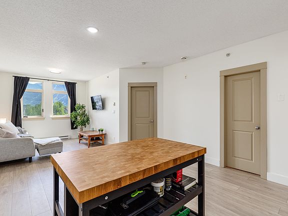 3rd image of 7330 Arbutus St #309