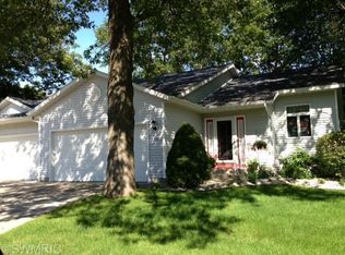 4460 Spruce Ct, Norton Shores, MI 49441
