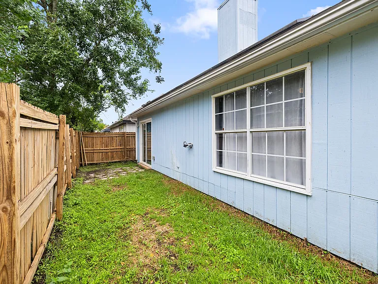 3045 Yorktown Cir — Photo 45