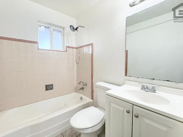1626 N 31st Pl — Photo 8