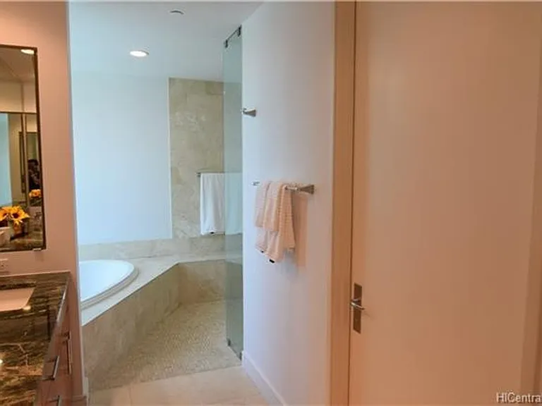 1288 Ala Moana Blvd #21A — Photo 3