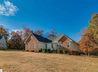 125 Ladson Lake Ln, Simpsonville, SC 29680