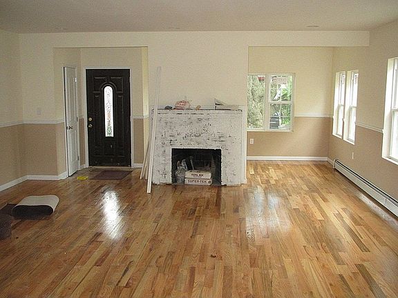 3rd image of 11550 203rd St