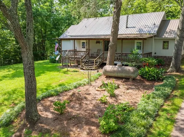 56 Green Valley Dr, Franklin, NC 28734