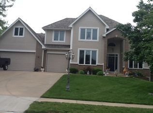 204 Cottonwood Dr, Lansing, KS 66043