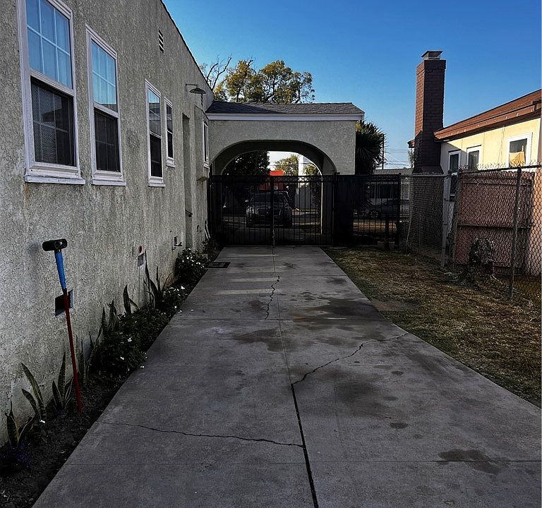 1838 W 85th St, Los Angeles, CA 90047 | Zillow