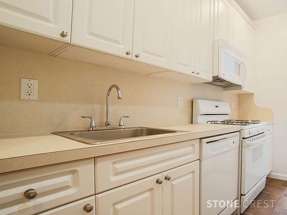 4th image of 521 W 122nd St #1-2