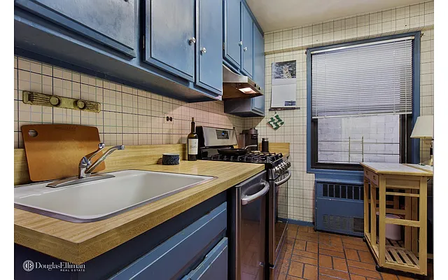 Sold by Douglas Elliman | media 24