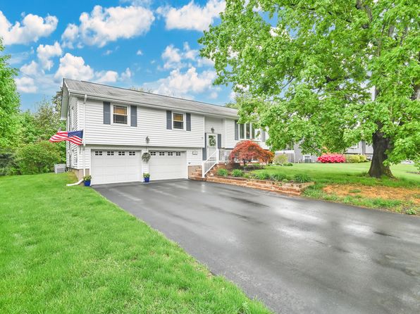 79 Harvest Ln, East Hartford, CT 06118