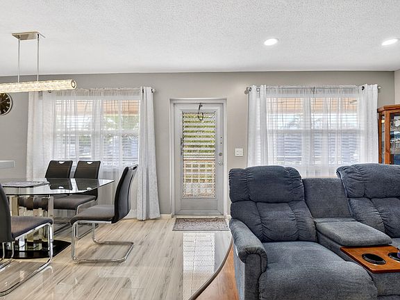 5th image of 209 Somerset K