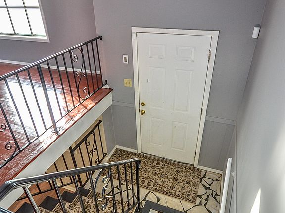 2nd image of 4888 Foxhall Dr