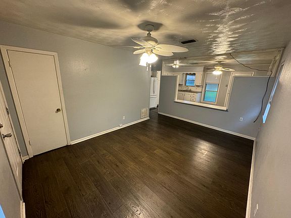 2nd image of 3002 Hazel Cir