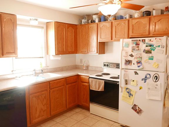 3rd image of 156 E Lyons St