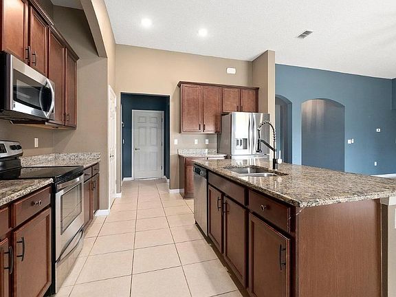 4th image of 6725 NW Pinson Ct