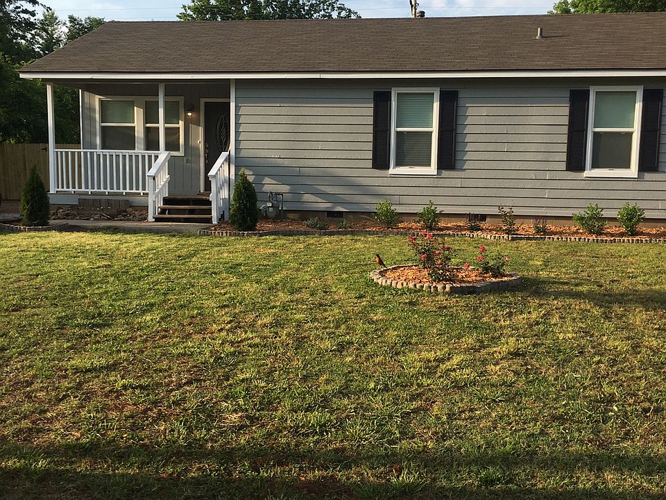 1st image of 210 E 148th St