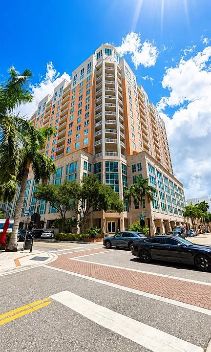 1350 Main St #700