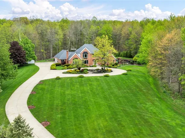 885 McKee Trl, Hinckley, OH 44233