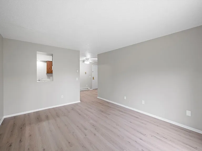 Toledo Circle Apartments — Photo 23