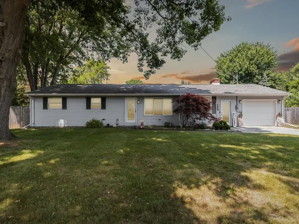 9452 Fair Ln, Freeland, MI 48623