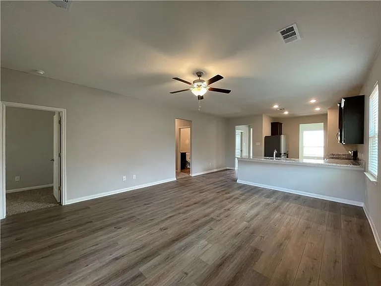 508 Republic Dr — Photo 2