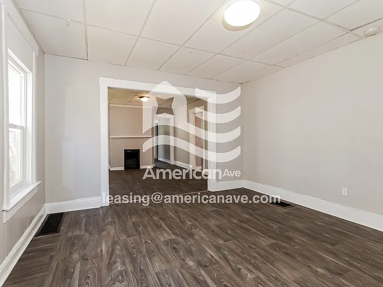 1371540_004_living_room_4.jpg