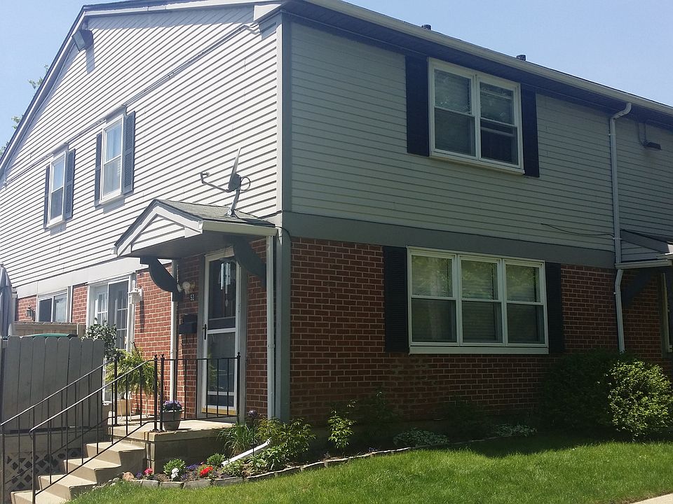 1st image of 52 Beechwoode Ln #1