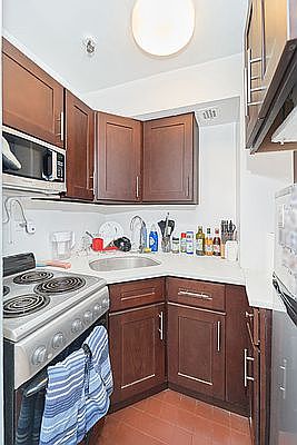 3rd image of 432 E 88th St APT 208