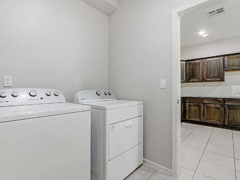 11500 Summer Dr #B — Photo 22