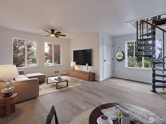 3rd image of 400 1/2 22 Avenue Ct