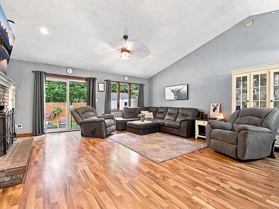 3rd image of W199N11283 Rosewood COURT