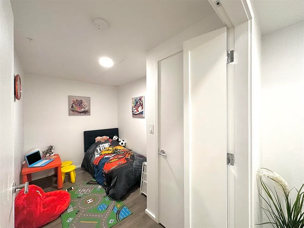 3833 Evergreen Pl — Photo 4