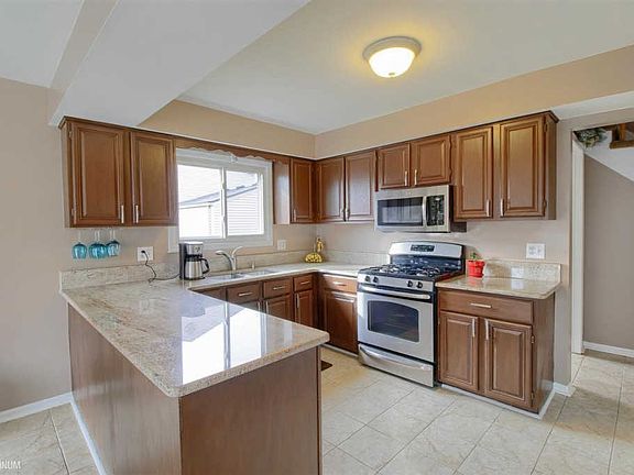 4th image of 41730 Balfour Dr