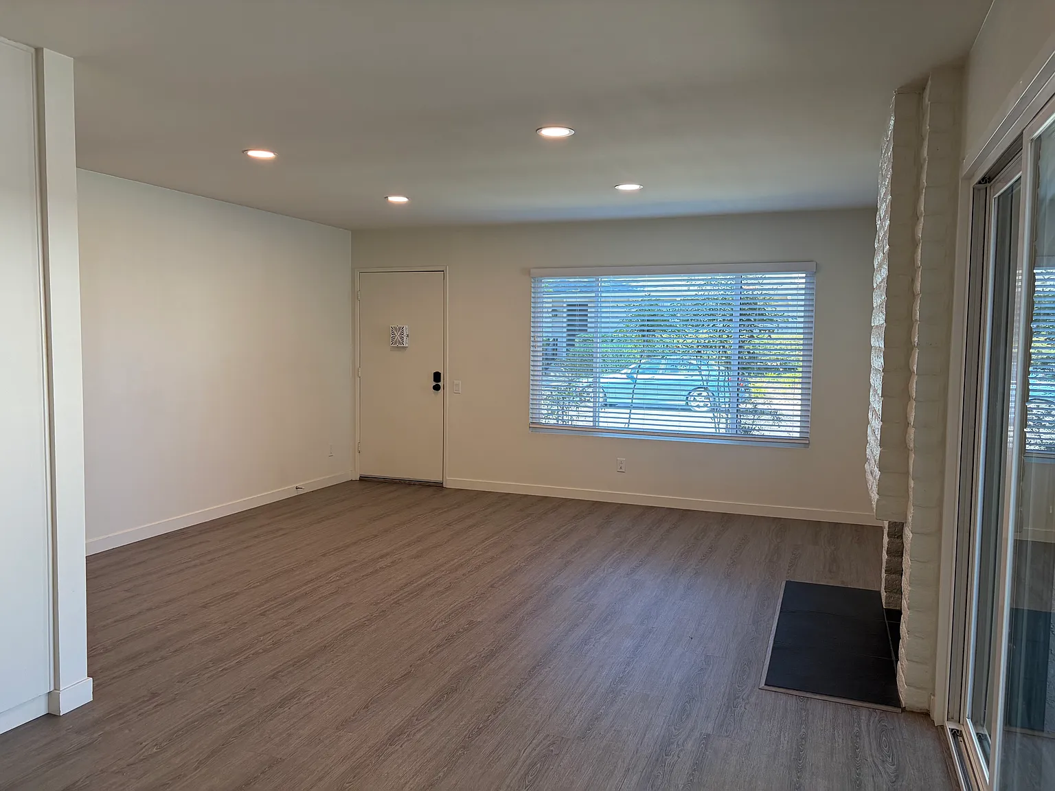 2 bed, 900 sqft, $3,450 — Photo 1